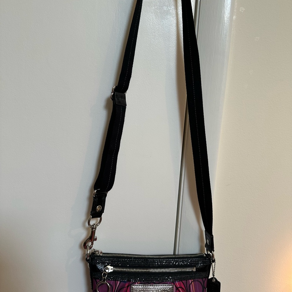 EUC …Authentic Coach Pink and Black Crossbody Bag with Signature Design… - Picture 3 of 8